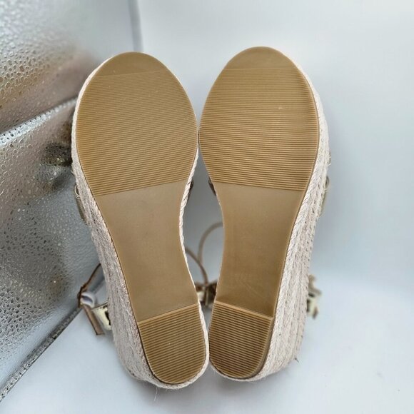 NWOB Women's Makegsi Graceful Wedge Heel Sandals Open Toe T-strap Gold Size 8.5 - Picture 4 of 6